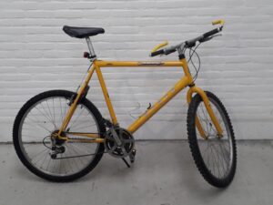 Kyoso 4000 Geel Glans