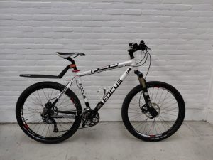 Focus Black Forest Zwart/ Wit Glans